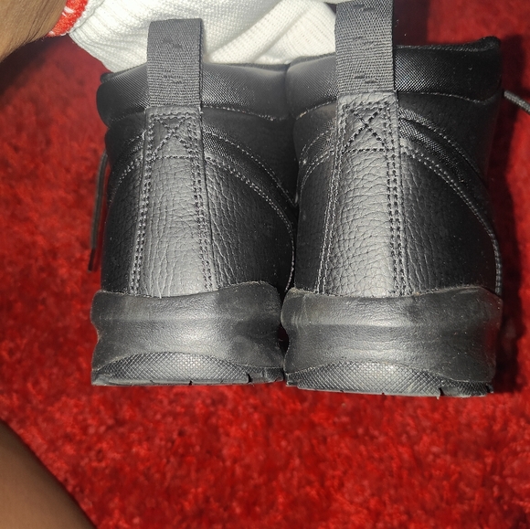 Boys Black Nike ACG Boots - Picture 3 of 6